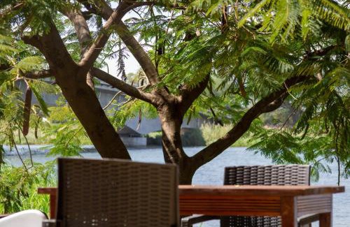 Mangochi Hotel | Captains Villa - where Lake Malawi and Shire River meet, historical hotel at waterfront next to the Lake Museum in Mangochi Town