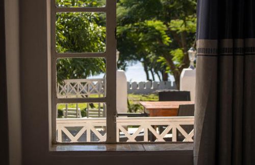 Mangochi Hotel | Captains Villa - where Lake Malawi and Shire River meet, historical hotel at waterfront next to the Lake Museum in Mangochi Town