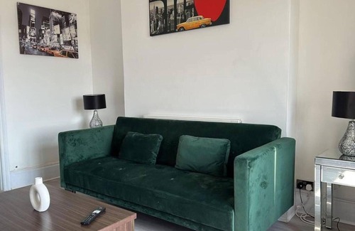 Newport Apartment | Captivating 1-bed Apartment in Newport