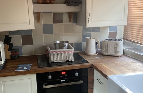 Queensbury Cottage | Captivating 1-bed Cottage in Halifax