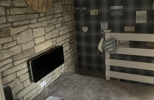Queensbury Cottage | Captivating 1-bed Cottage in Halifax