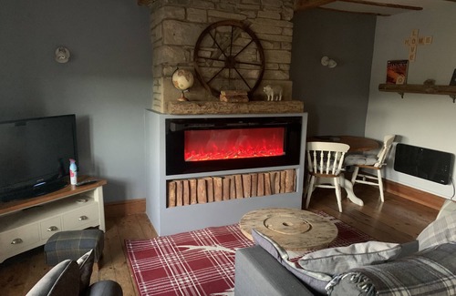 Queensbury Cottage | Captivating 1-bed Cottage in Halifax