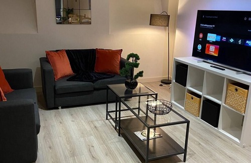 Bradford Apartment | Captivating 2-bed Apartment in Bradford