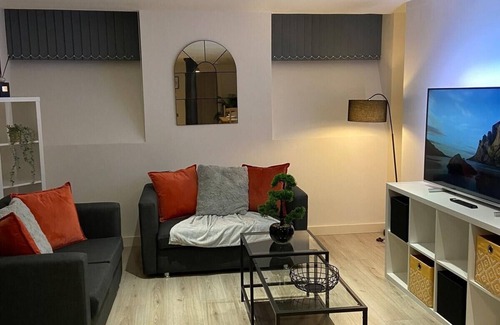 Bradford Apartment | Captivating 2-bed Apartment in Bradford