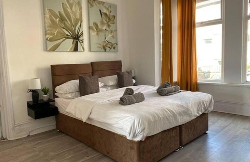 Newport Apartment | Captivating 2-Bed Apartment in Newport