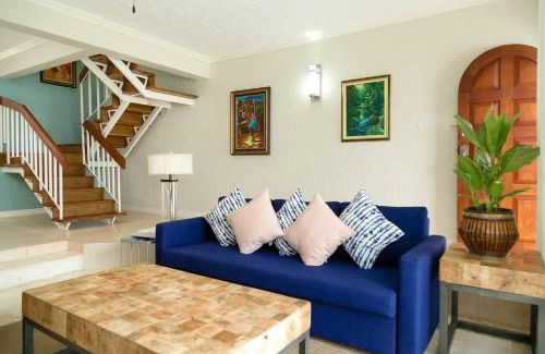 Kingston House | Captivating 2-Bed Town-House in Kingston