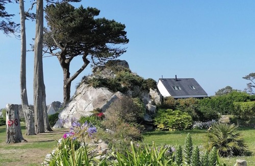 Henvic Apartment | CARANTEC Loc quiet house 5 minutes sea, near beaches water sports fishing