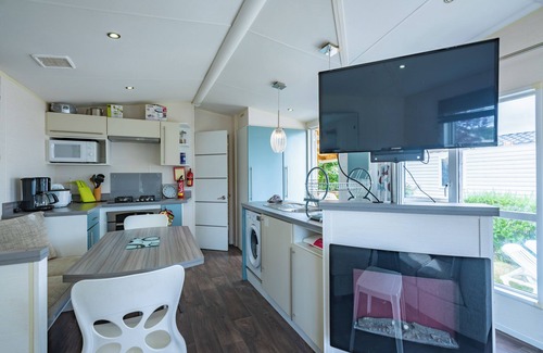 Coulanges RV Rental | Caravan 'Mobil-home Excellence - 3 Chambres' with Shared Pool, Wi-Fi and Air Conditioning