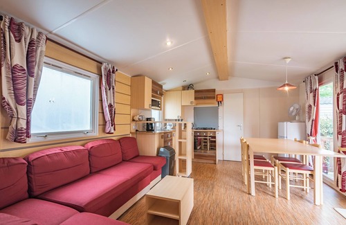 Coulanges RV Rental | Caravan 'Mobil-home Elegance - 3 Chambres' with Shared Pool, Wi-Fi and Air Conditioning