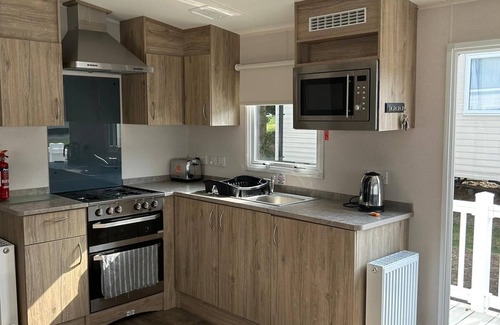 Newquay Cabin | CaravanSleeps4-Beachfront-Garden-Patio