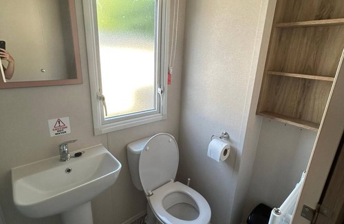 Newquay Cabin | Caravansleeps4-beachfront-garden-patio