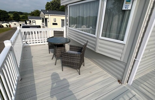 Newquay Cabin | Caravansleeps4-beachfront-garden-patio
