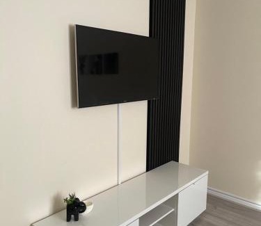Grangetown Apartment | Cardiff bay cosy apartment with parking