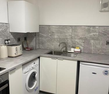 Grangetown Apartment | Cardiff bay cosy apartment with parking