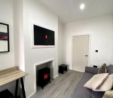 Plasnewydd Apartment | Cardiff City Studio Sleeps 4