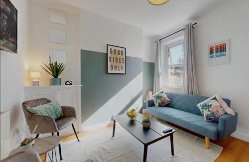 Cathays House | Cardiff City Two Bedroom Home