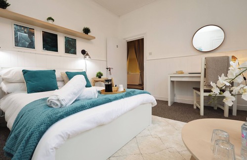 Adamsdown House | Cardiff Guesthouse & On-Street Parking