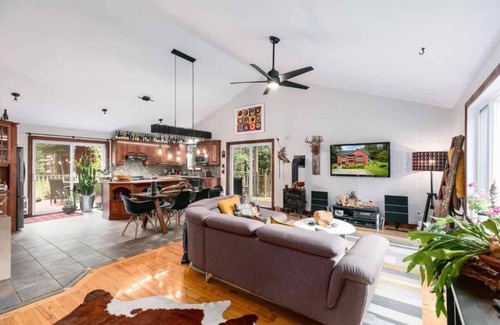Saint-Etienne-De-Bolto House | Cardinal Lake house just 1 hour from Montreal