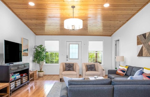 Pipe Creek House | Cardinal Bluff Retreat