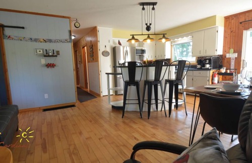 Lion's Head Bed & Breakfast | Cardinal BnB Retreat