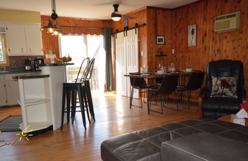 Lion's Head Bed & Breakfast | Cardinal BnB Retreat