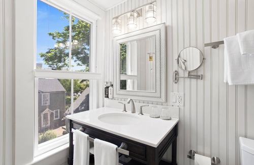 Nantucket Town Bed & Breakfast | Carlisle House Inn