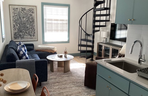 Eufaula House | Carlton Landing Bunkhouse. Sleeps 6 Private Pool and hot tub. Pet friendly.