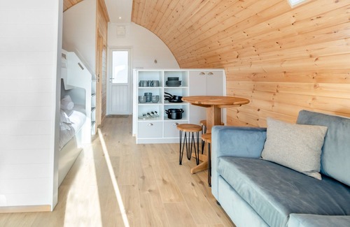 Mappleton Cottage | CARLTON MANOR POD 12, family friendly, with a garden in Aldbrough