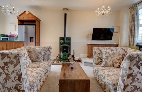 Mexborough Apartment | Carnegie Library Shakespeare Apartment 3 bed