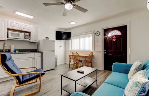 Seminole Hotel | CAROUSEL SUITES - NEWLY RENOVATED STUDIO #6 JUST STEPS AWAY FROM THE BEACH