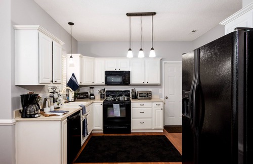 Charlotte House | ❤️ Carowinds 2Miles, Fully Fenced Yard, 2,000sq ft House, 5Min Highway ❤️