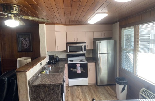 Gatlinburg Cottage | Carr's Cottages Suites 15 & 16