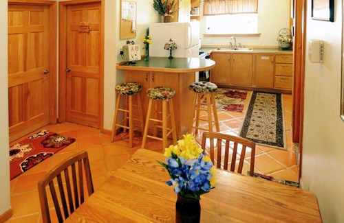 Alyeska Apartment | Carriage House Suite - cozy 1st level duplex apt.