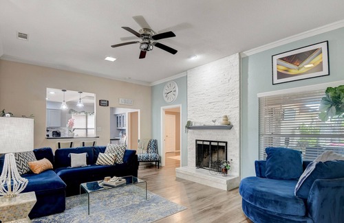 North Central Carrollton House | Carrollton Retreat! 4BD / POOL TABLE *