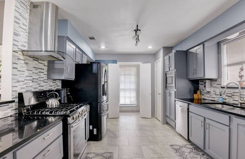 North Central Carrollton House | Carrollton Retreat! 4BD / POOL TABLE *