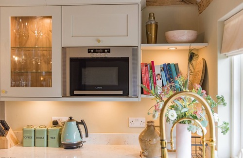 Blackham Cottage | Cart Lodge by Bloom Stays - sleeps 4 in 1 bedroom