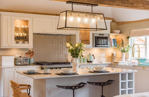 Blackham Cottage | Cart Lodge by Bloom Stays - sleeps 4 in 1 bedroom