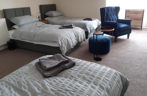 Glenrothes Apartment | Carvetii - Laurel House - 2 bed House sleeps up to 8