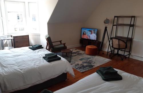 Glenrothes Apartment | Carvetii - Laurel House - 2 bed House sleeps up to 8