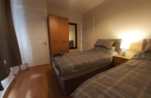 Rosyth Apartment | Carvetii - Xavier House - 2-storey sleeps up to 7