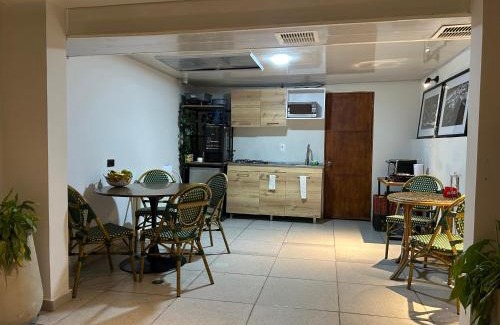 Usaquen Bed & Breakfast | Casa 121, calle 121 no 7-18