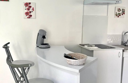 Brive-la-Gaillarde Apartment | Casa 4 Saisons - Studio à thème - Piscine/Jardin - Proche centre-ville