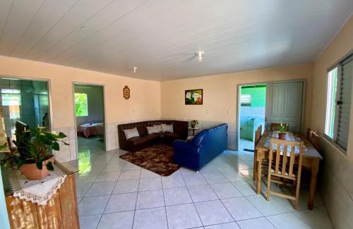 Vila Nova House | Casa acolhedora ideal para famílias, com Wi-Fi rápido, cozinha exclusiva e equipada, varanda com churrasqueira - A apenas 1 km da praia do bairro e 5 km da charmosa Praia da Vila