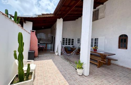 Indaia House | CASA ACONCHEGANTE e PERTINHO DA PRAIA