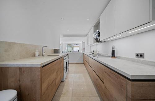 Golden Mile House | Casa Adriana