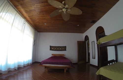 Marbella Bed & Breakfast | Casa Alice Surf Lodge