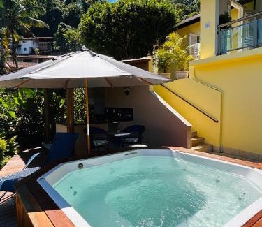 Praia do Jardim Bed & Breakfast | Casa Amarela