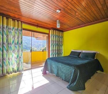 Frade Villa | Casa amarela portogalo Angra dos Reis