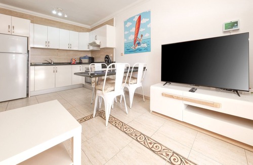 Puerto del Carmen Ski Chalet | Casa Appia 300m from the beach, heated pool
