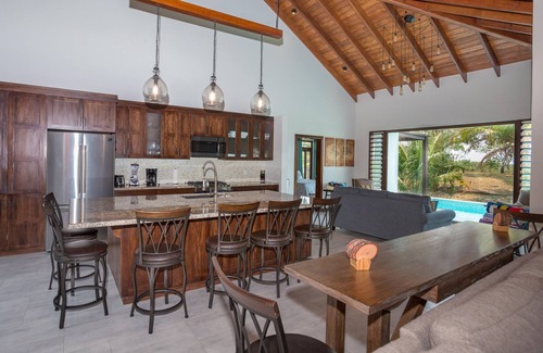 Roatan Villa | Casa Atlas "Serene Retreat"